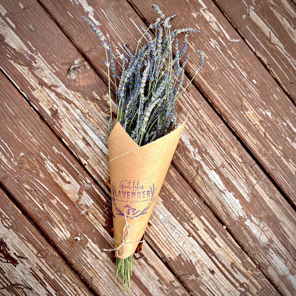Blank custom-label mockup for Great Lakes Lavender Farm Dried Lavender Bundle